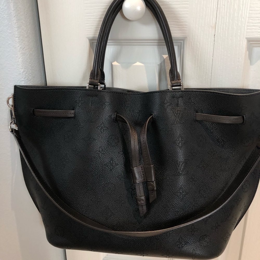 Louis Vuitton Girolata Mahina Noir